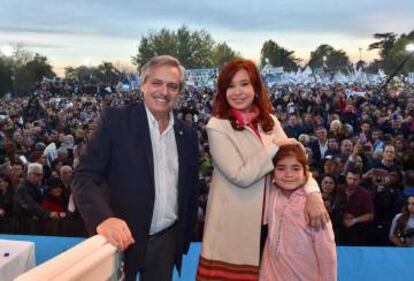 Alberto Fernández y Cristina Fernández de Kirchner el 25 de mayo pasado, durante un acto de campaña en Merlo, Buenos Aires.