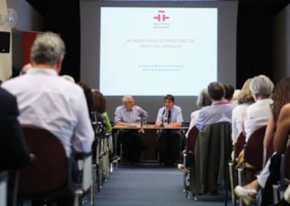 Borrell (izquierda) y Luis García Montero, en la sesión de trabajo de la Reunión Anual de Directores del Instituto Cervantes, en San Lorenzo de El Escorial.