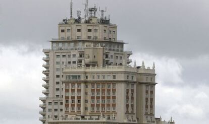 El Edificio España, en primer plano, con la Torre de Madrid detrás.