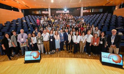 La I Convocatoria EduCaixa, de la Fundación La Caixa, ha seleccionado 60 centros de toda España para desarrollar proyectos de transformación educativa en base a “evidencias e investigaciones científicas en materia de educación”. La resolución de la convocatoria se presentó ayer en Barcelona, en un acto que reunió a  los docentes encargados de impulsar los proyectos. Cada escuela recibirá una ayuda de 5.000 euros para diseñar e implantar una intervención en su propio centro.