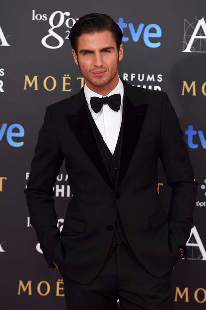 Maxi Iglesias con traje de Dolce & Gabbana.