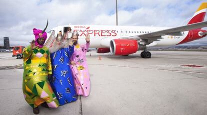 Los Reyes Magos llegan al aeropuerto de Madrid esta mañana.