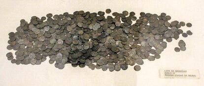 Monedas romanas falsas halladas en Casas de Reina (Badajoz).