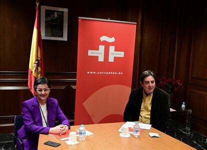 La ministra de Asuntos Exteriores, Arancha González Laya, y el director del Instituto Cervantes, Luis García Montero, se reunieron este miércoles por videoconferencia con los directores de los institutos Cervantes de todo el mundo.