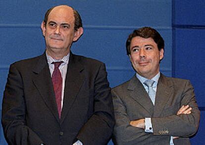 Ignacio Astarloa y Jaime Ignacio González, secretarios de Seguridad e Inmigración, respectivamente.