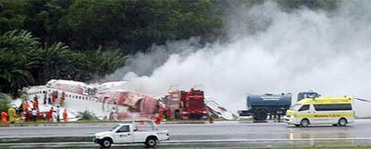 Los restos del avión siniestrado en Phuket, Tailandia