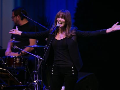 Actuación de la cantante Carla Bruni en la jornada inaugural del Festival Jardins de Pedralbes de 2019.