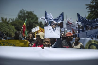 Manifestación contra la xenofobia en Johannesburgo, Sudáfrica.