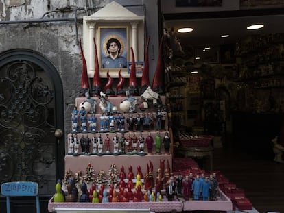 Uno de los altares dedicados a Maradona en el centro de Nápoles.