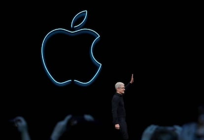Tim Cook en el escenario de una keynote de Apple.