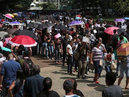 Segundo dados do Sindicato dos Comerciários de São Paulo, mais de 15.000 pessoas estiveram na fila em busca de uma entrevista de emprego no mutirão organizado pela Prefeitura na terça-feira, 26 de março, no Vale do Anhangabaú, centro da capital. 1.200 pessoas foram atendidas na terça, e o resto pegou senhas para terem o atendimento dividido entre os dias seguintes. O mutirão está previsto para acontecer até quinta-feira, dia 4 de abril.