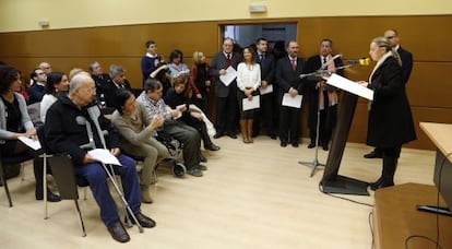 La alcaldesa de Alicante en la lectura p&uacute;blica de la Constituci&oacute;n.