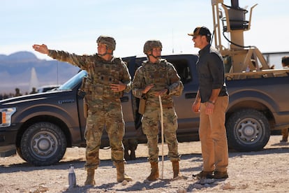 El Secretario de Defensa de Estados Unidos, Pete Hegseth, se rene con militares en la zona fronteriza en Nuevo Mxico, el 3 de febrero.