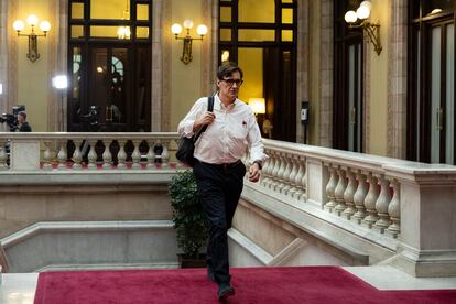 El candidato socialista, Salvador Illa, a su llegada al Parlament. 