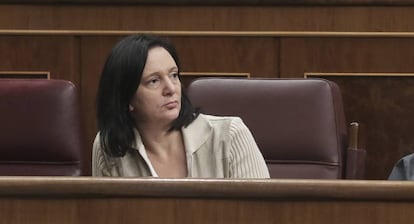 Carolina Bescansa, en su escaño durante la sesión de control al Gobierno en febrero de 2017.