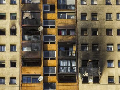 Bloque de pisos de Badalona que sufrió un incendio mortal en enero de 2019.