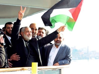 Ismail Haniya, a bordo del barco Mavi Mármara, asaltado por tropas israelíes en 2010.