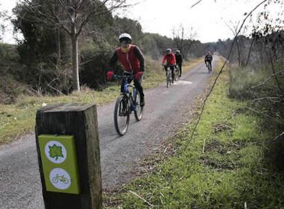 Vía verde que transcurre por el antiguo trazado del ferrocarril minero Sagunto-Ojos Negros