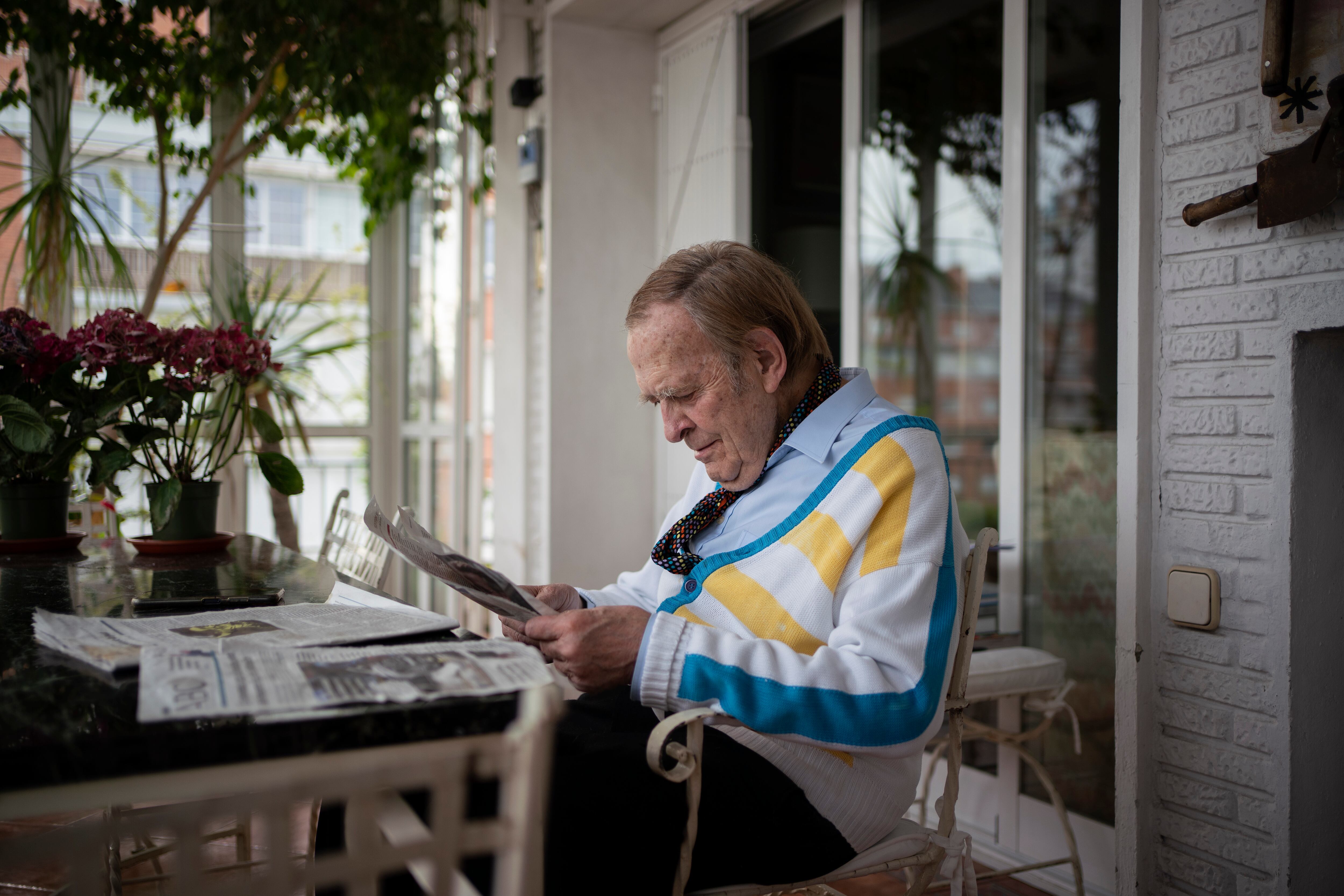 Tamames, el viernes, en la terraza de su casa de Madrid.