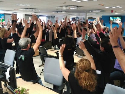 Protesta de los trabajadores de RTVE en la redacción de Torrespaña.