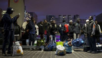 Un grupo de migrantes en la estación de Austerlitz en París, el 17 de septiembre de 2015.