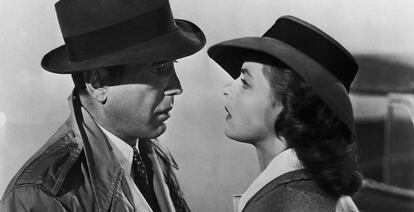 No hay lista de romances que no incluya 'Casablanca'. Incluso quien no ha visto el filme de Michael Curtiz conoce su reparto y algunas de sus secuencias más icónicas. Tres oscars, aplausos, lágrimas y cientos de anécdotas: muchos nazis de la película son interpretados por actores judíos escapados de la persecución del Tercer Reich; Bogart llevaba zapatos con alza para igualar la altura de Bergman; su frase más mítica, "Tócala de nuevo, Sam", en realidad nunca se dice durante el filme. Para Rotten Tomatoes es el segundo mejor romance de siempre; para Filmaffinity, el cuarto. Para el cine, una gema eterna.