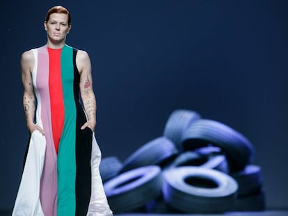 Bimba Bosé, en un desfile de David Delfín en septiembre de 2015 en la Mercedes-Benz Fashion Week Madrid.