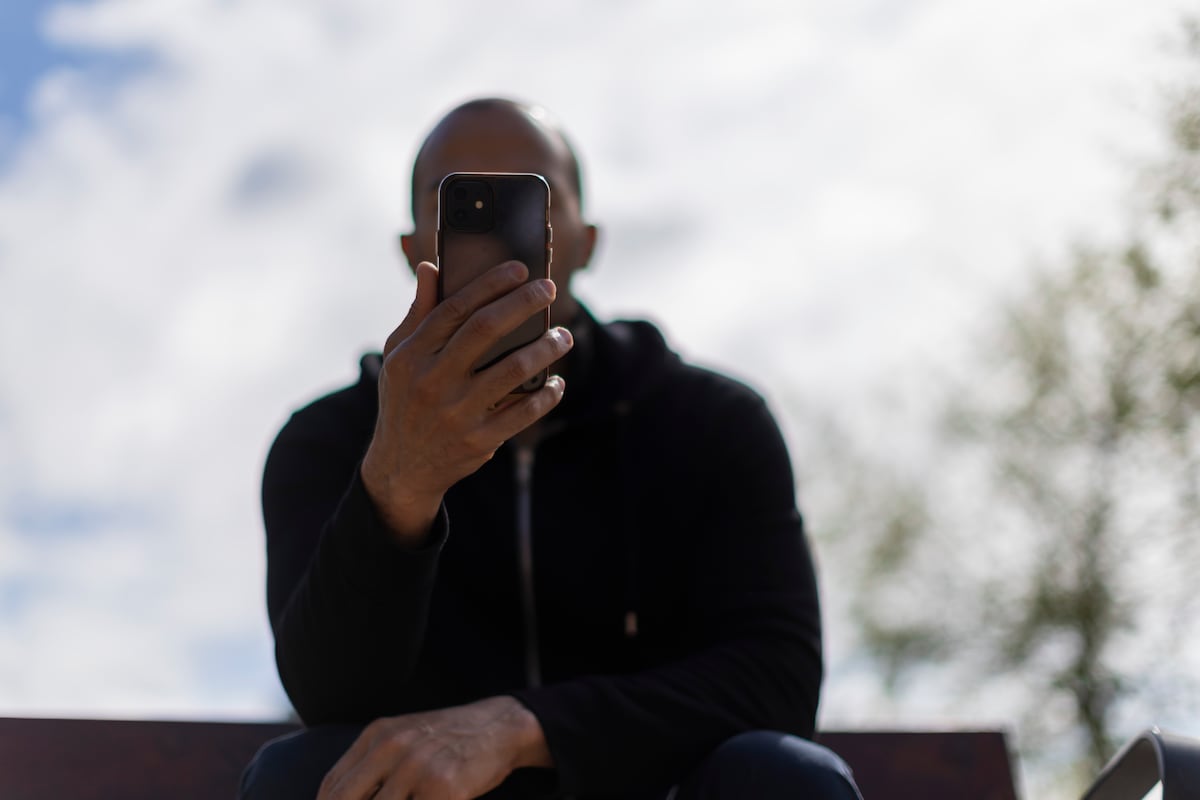 Hombre joven, con estudios universitarios y que vive con sus padres: así es el perfil del inversor cripto en España