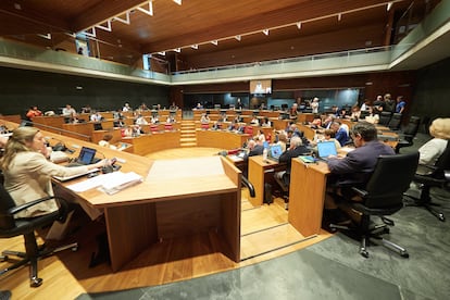 Pleno en el Parlamento de Navarra, a 19 de junio de 2025, en Pamplona, Navarra (España).