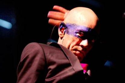 Michael Stipe, líder de la banda REM, durante un concierto en Barcelona.