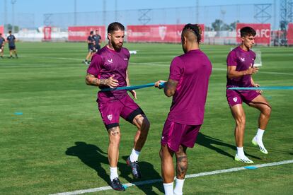 Sergio Ramos durante el entrenamiento previo a jugar frente al Lens.