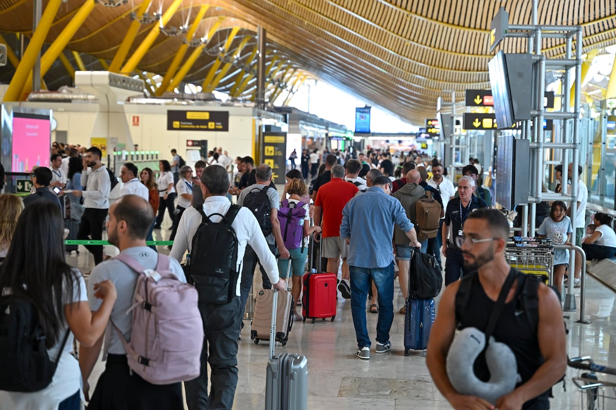 Lunes de tensión en Barajas ante lo que Trablisa denuncia como huelga de celo de su personal de seguridad