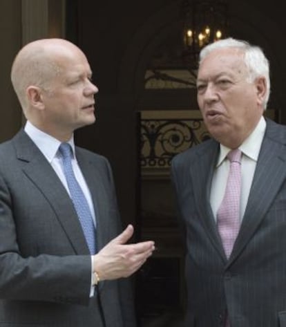 El ministro de Exteriores británico, William Hague (izq.), recibe en Londres a su homólogo español, José Manuel García Margallo.