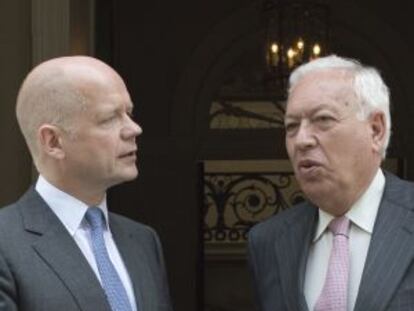 El ministro de Exteriores británico, William Hague (izq.), recibe en Londres a su homólogo español, José Manuel García Margallo.