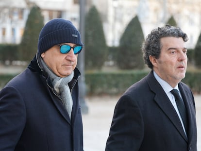 Juan Carlos Cueto, con gafas de sol y gorro, a su llegada este miércoles a la Audiencia Nacional.