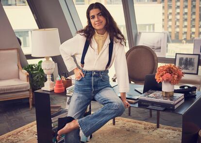 Célebre por su estilo, Leandra Medine lleva años colaborando con la marca como protagonista en proyectos anteriores como Journeys y como parte del universo actual de Mango, #Mangogirls. La iniciativa Leandra Medine x Mango da continuidad a la estela de diseños desarrollados en conjunto con otras marcas, artistas y colaboradores de Mango.