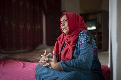 "Si no saliéramos a trabajar al campo, no podríamos alimentar a nuestros hijos", dice Faouzia Khimiri, de 53 años. Vive en Bulla Regia, una aldea construida sobre ruinas romanas en las afueras de la ciudad de Jendouba