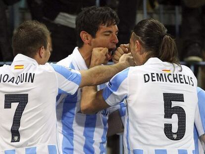 Joaquín, Demichelis y Santa Cruz celebran un gol.