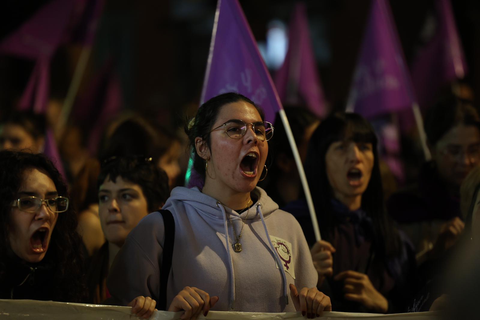 Las manifestaciones del 25N, en directo | El feminismo reivindica  en las calles el final de la violencia contra las mujeres