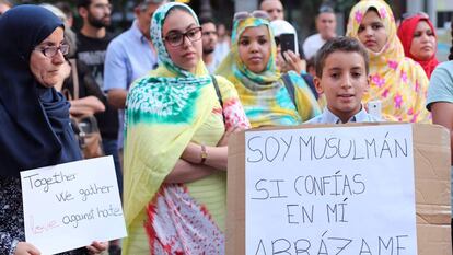 Concentraci&oacute;n en la plaza del Carmen de Granada, organizada por el centro Nazario.