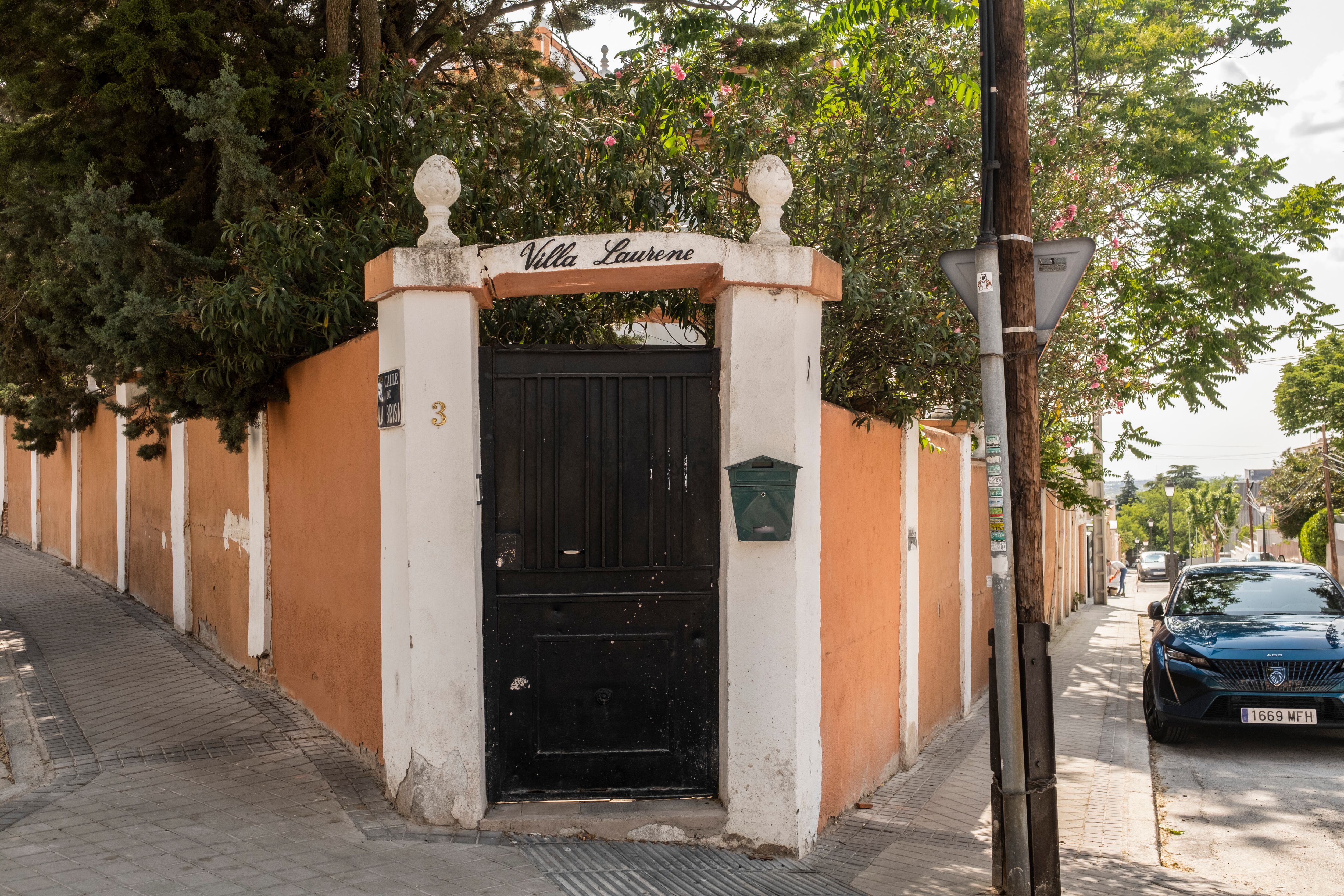 Puerta de entrada a una vivienda de la colonia Parque Metropolitano.