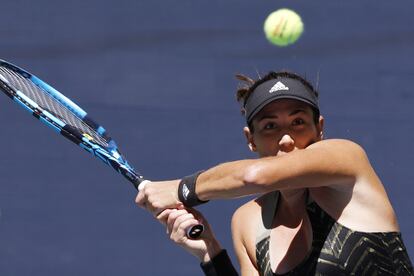 Muguruza, durante el partido contra Azarenka en la pista Arthur Ashe.