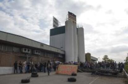 Protestas de trabajadores en la fábrica de Panrico en Santa Perpetua de Mogoda.