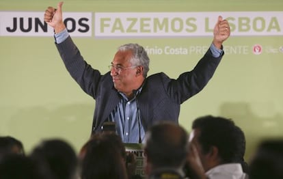 Lisbon Mayor Ant&oacute;nio Costa waves to supporters after winning a third term.
 