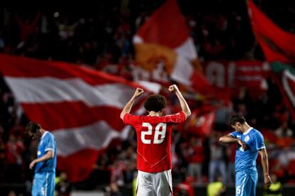 Axel Witsel, del Benfica, celebra el pase de su equipo tras ganar al Zenit.