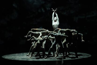 Escena de la obra 'Perros sin Plumas' de la compañía danza de Deborah Colker. 