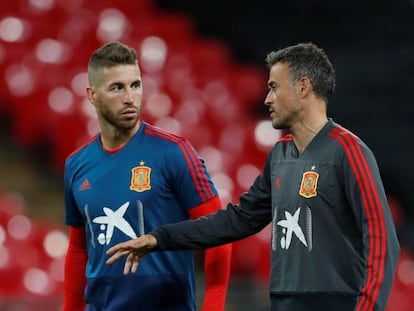 Sergio Ramos y Luis Enrique, con la selección.