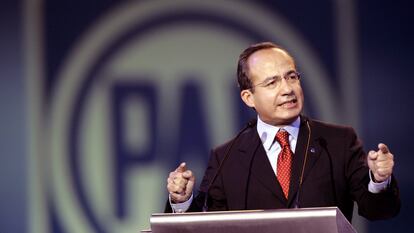 Felipe Calderón da un discurso al convertirse en candidato presidencial, el 4 de diciembre de 2005.