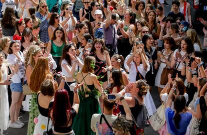 'Swifties' cantan y bailan en Viena el pasado 9 de agosto, después de que los conciertos de Taylor Swift fueran cancelados en la capital austriaca por amenaza terrorista.