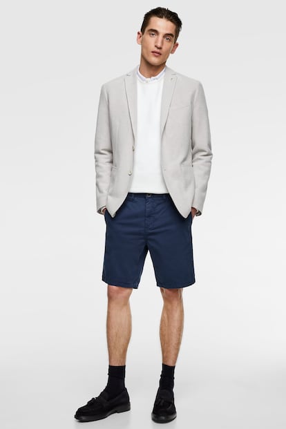 Uno de los looks de esta temporada de Zara para hombre: el Zara dicen sí a los pantalones cortos y de vestir.